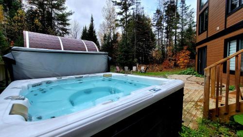 Sainte-Beatrix Ski Chalet | Naturo Sauna and Spa