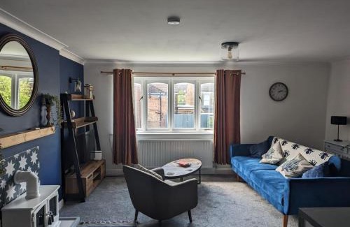Hull Apartment | Nautical nook, East Yorkshire two bed flat, free parking and WiFi