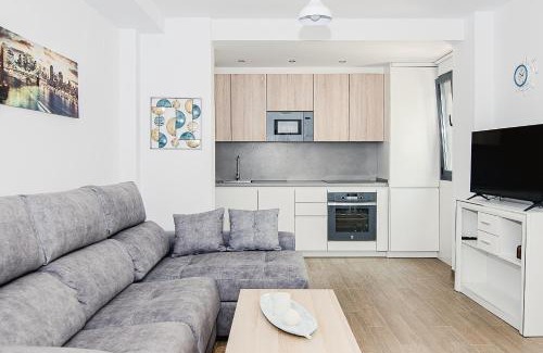 Rota Apartment | Nautilus 3 - Elegante Apartamento para 6 con Piscina, Wifi y AC en Rota
