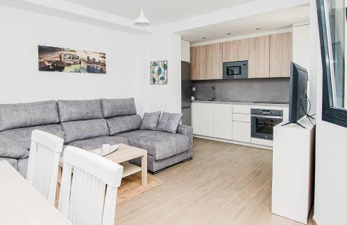 Rota Apartment | Nautilus 3 - Elegante Apartamento para 6 con Piscina, Wifi y AC en Rota