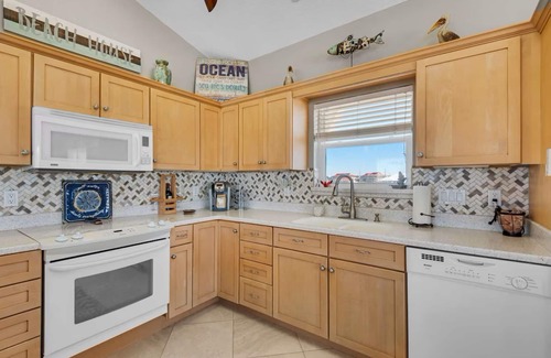 Navarre Beach Cabin | Navarre Beach Bungalow/PRIVATE POOL & Dog Friendly