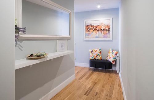 Rione VI Parione Apartment | Navona Charming Balcony