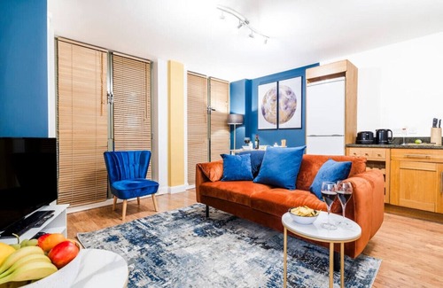 Derby Apartment | Navy Retreat - Free Parking, Fast WiFi & SmartTV