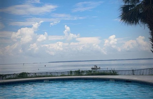 Santee Condo | nBeautiful, ground level 3-bedroom condo with pool on scenic Lake Marion