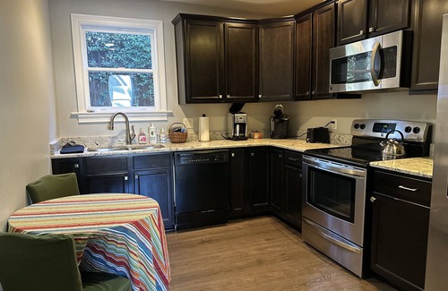 University Park Apartment | NC STATE, Cameron Village-Wake Med-dogs ok-fenced