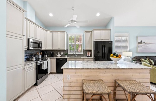 Naples Park Apartment | Neapolitan Remodeled Chic Home/Pool/Animal-Friendly/Walk to Vanderbilt Beach!