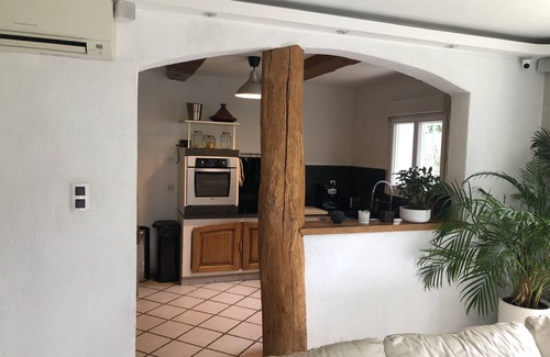 Rognac Villa | Near Aix and Marseille: Quiet 5-bedroom villa with pool, jacuzzi and billiard table
