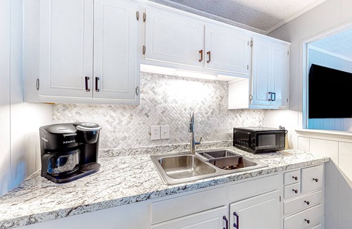 Ocean City Condo | Near beach & boardwalk, with modern amenities - Golden Gate community