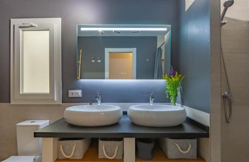 Tarifa Apartment | Near beach, cosy terrace, pool & fibre WIFI