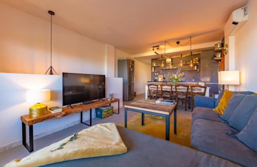 Tarifa Apartment | Near beach, cosy terrace, pool & fibre WIFI
