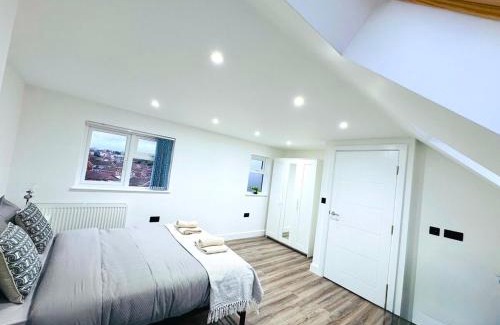 Quinton Apartment | Near Birmingham - Quiet Retreat - Private Parking