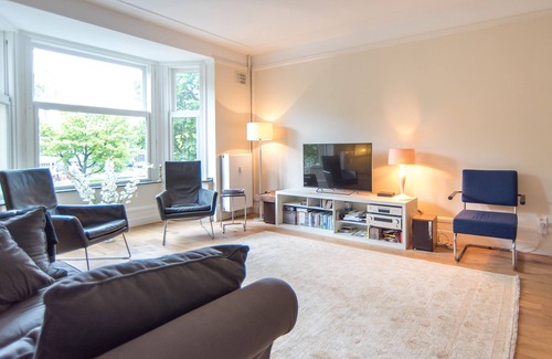 Scheldebuurt Apartment | Near Centre, RAI, ZuidAS, a Family Home Also Suited For Business Travel