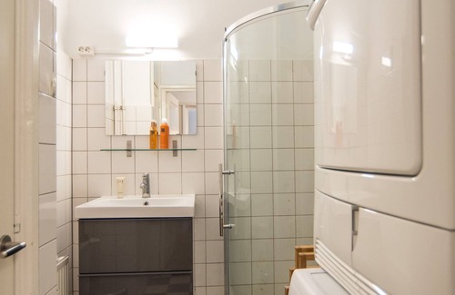 Scheldebuurt Apartment | Near Centre, RAI, ZuidAS, a Family Home Also Suited For Business Travel