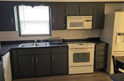 Omaha Bed & Breakfast | Near Charles Schwab Field, Epply Airfield, Riverfront, CHI Arena, Old Market