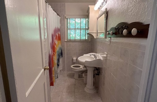 Cherrywood House | Near Downtown Austin with UT Sports Venues and 40 Acres within Walking Distance.