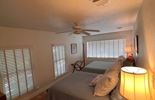 Cherrywood House | Near Downtown Austin with UT Sports Venues and 40 Acres within Walking Distance.