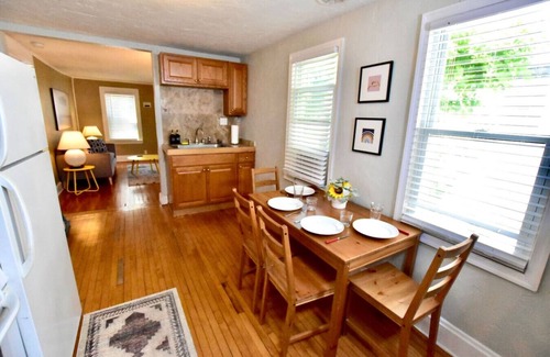 Lakewood Apartment | NEAR Downtown,Cleveland Clinic,Ohio City, Airport.