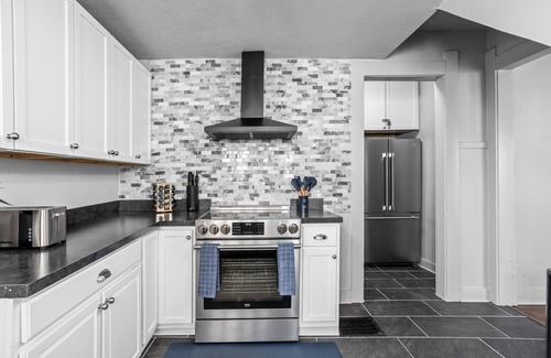 Indianapolis House | Near Downtown Indy | King Bed Golden | Parking