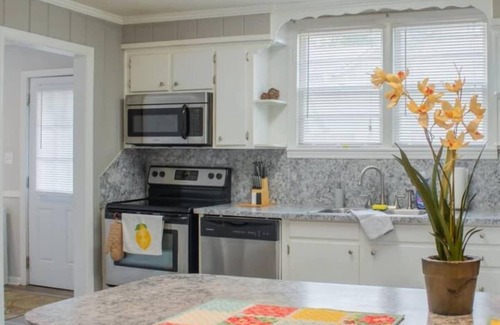 Columbus House | Near Downtown & Moore - The Graduation Getaway