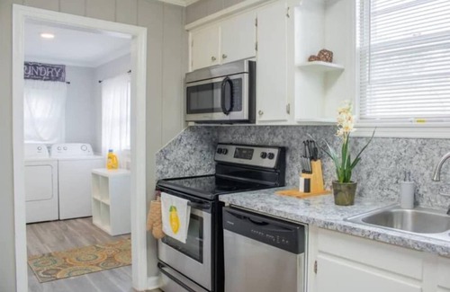 Columbus House | Near Downtown & Moore - The Graduation Getaway