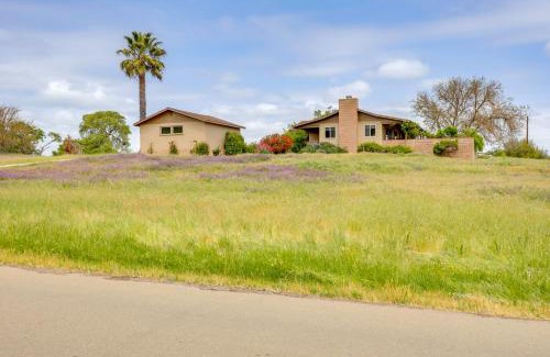 Paso Robles House | Near Eats and Wineries Paso Robles Home with Patio!