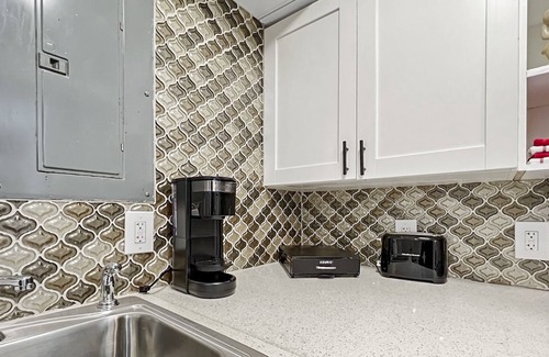 Metairie Apartment | Near Every type of Eatery Imaginable-quite space!