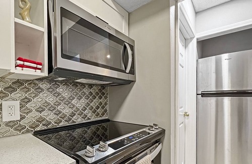 Metairie Apartment | Near Every type of Eatery Imaginable-quite space!