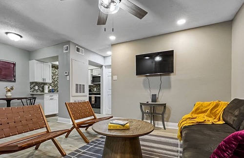 Metairie Apartment | Near Every type of Eatery Imaginable-quite space!