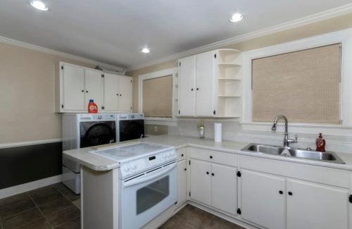 Columbus House | Near Fort Moore & Downtown - Our White House