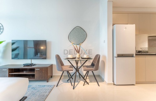 Dubai Apartment | Near Golf Club High-Floor Studio with Balcony Minutes Away From Park