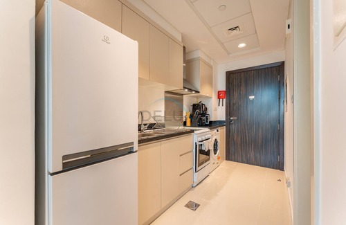 Dubai Apartment | Near Golf Club High-Floor Studio with Balcony Minutes Away From Park