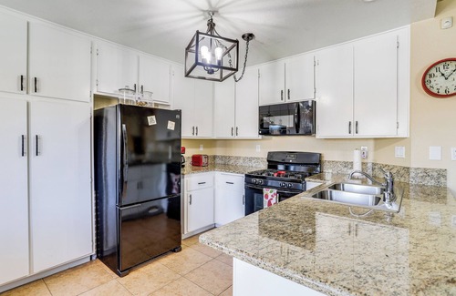 Palm Desert Condo | Near Golf: Condo w/Pool Access in Palm Desert!