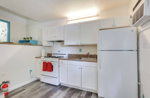 Downtown Hollywood Cottage | Near Haulover Park: Hollywood Cottage w/Yard!