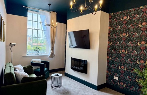 Gloucester Apartment | Near Hospital/2BD/1Bath/Free Parking/Central