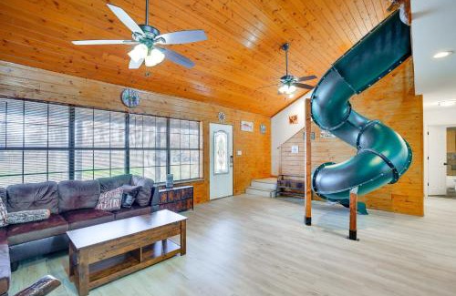 Yantis House | Near Lake Fork Home with Fire Pit in Yantis!