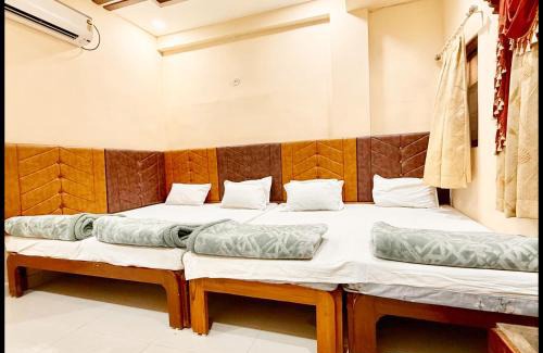 Ujjain Hotel | Near Mahakal Temple Hotel P - LANDMARK ! Ujjain,Near Railway station ,Fully Air conditioned Rooms And Spacious, with Wi-Fi , BEST HOTEL IN UJJAIN