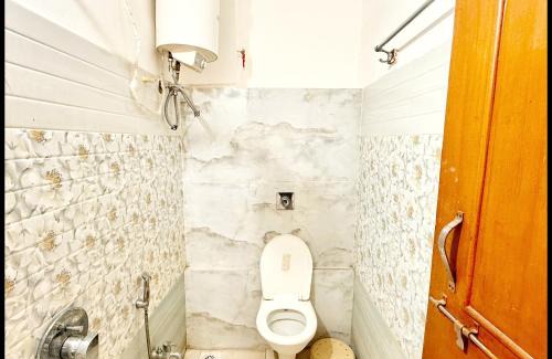 Ujjain Hotel | Near Mahakal Temple Hotel P - LANDMARK ! Ujjain,Near Railway station ,Fully Air conditioned Rooms And Spacious, with Wi-Fi , BEST HOTEL IN UJJAIN