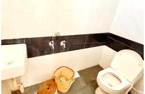 Ujjain Hotel | Near Mahakal Temple Hotel SRI- D K D ! Ujjain,Near Railway station, Fully Air conditioned Rooms & Spacious Room With wifi- Lift and Restaurant Facilities, BEST HOTEL IN UJJAIN