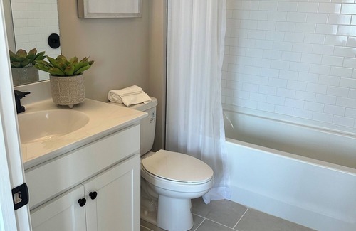 Atlanta House | Near midtown, downtown, and Buckhead. Easy access to I-20, I-285, I-85, I-75.