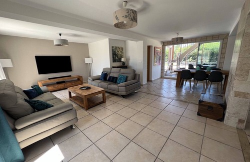 Garons Villa | Near Nîmes, house with spacious volumes, beautiful pool, dog allowed