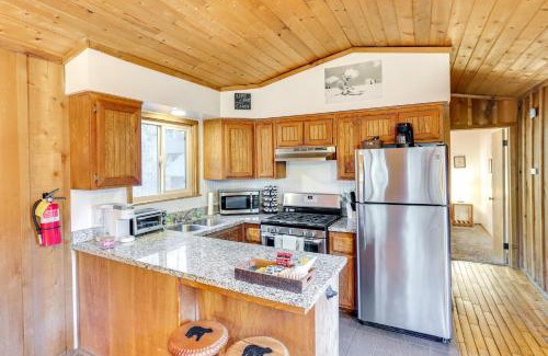 Big Bear City House | Near Skiing and Hiking Dog-Friendly Big Bear Cabin
