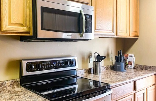 Madison House | Near Space Center- Mahan Splashdown