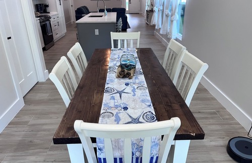 Foley House | Near Sports Complex, OWA, beaches, shopping, restaurants. King bed.