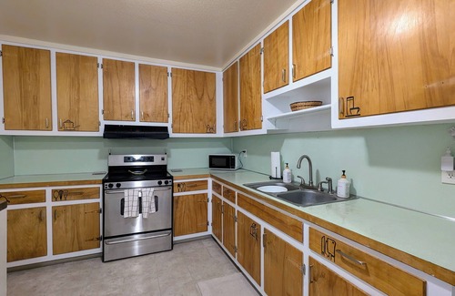 Fairbanks Apartment | Near the Airport & Fairbanks Attractions! Spacious bedrooms. Free Parking & WiFi