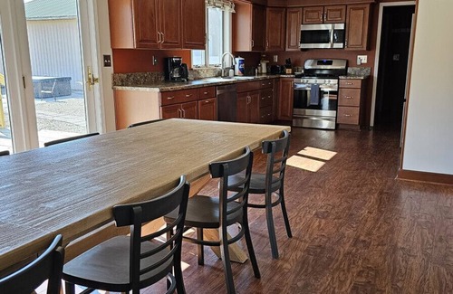 Laurelville Apartment | Near Top Trails | HotTub, GameRoom, Playset, Piano