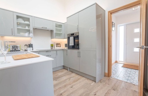 Lancing Apartment | Near Worthing, a perfectly located seaside apartment for 1 or 2 people