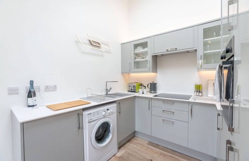 Lancing Apartment | Near Worthing, a perfectly located seaside apartment for 1 or 2 people