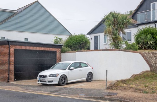 Lancing Apartment | Near Worthing, a perfectly located seaside apartment for 1 or 2 people