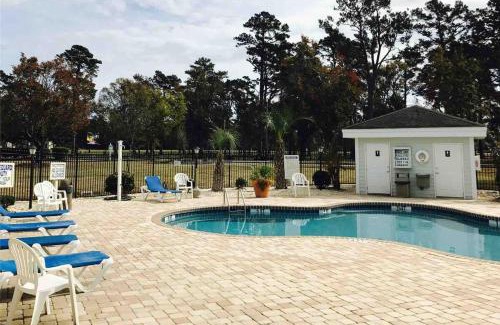 Central Myrtle Beach House | Neat 1st floor cozy condo at Magnolia place