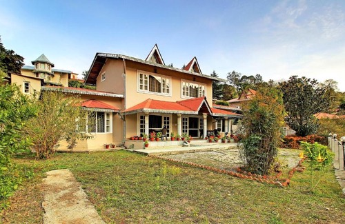 Bhimtal Resort | Neelesh Inn- A Luxury Lake View Hotel- 20 kms from Nainital